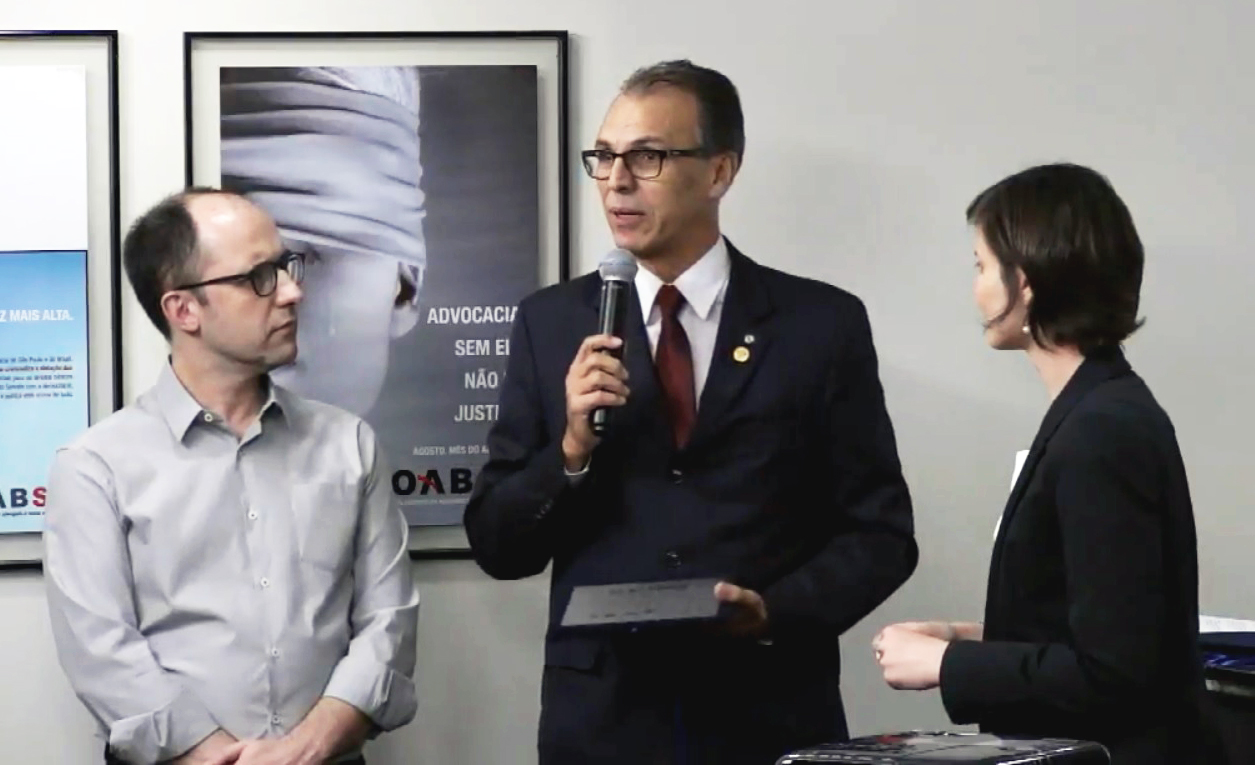 Presidente Jean Charles recebe prêmio concedido à Câmara