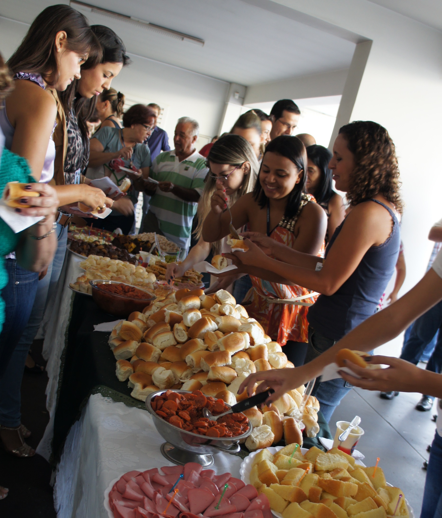 Café da manhã promovido pela Ascam