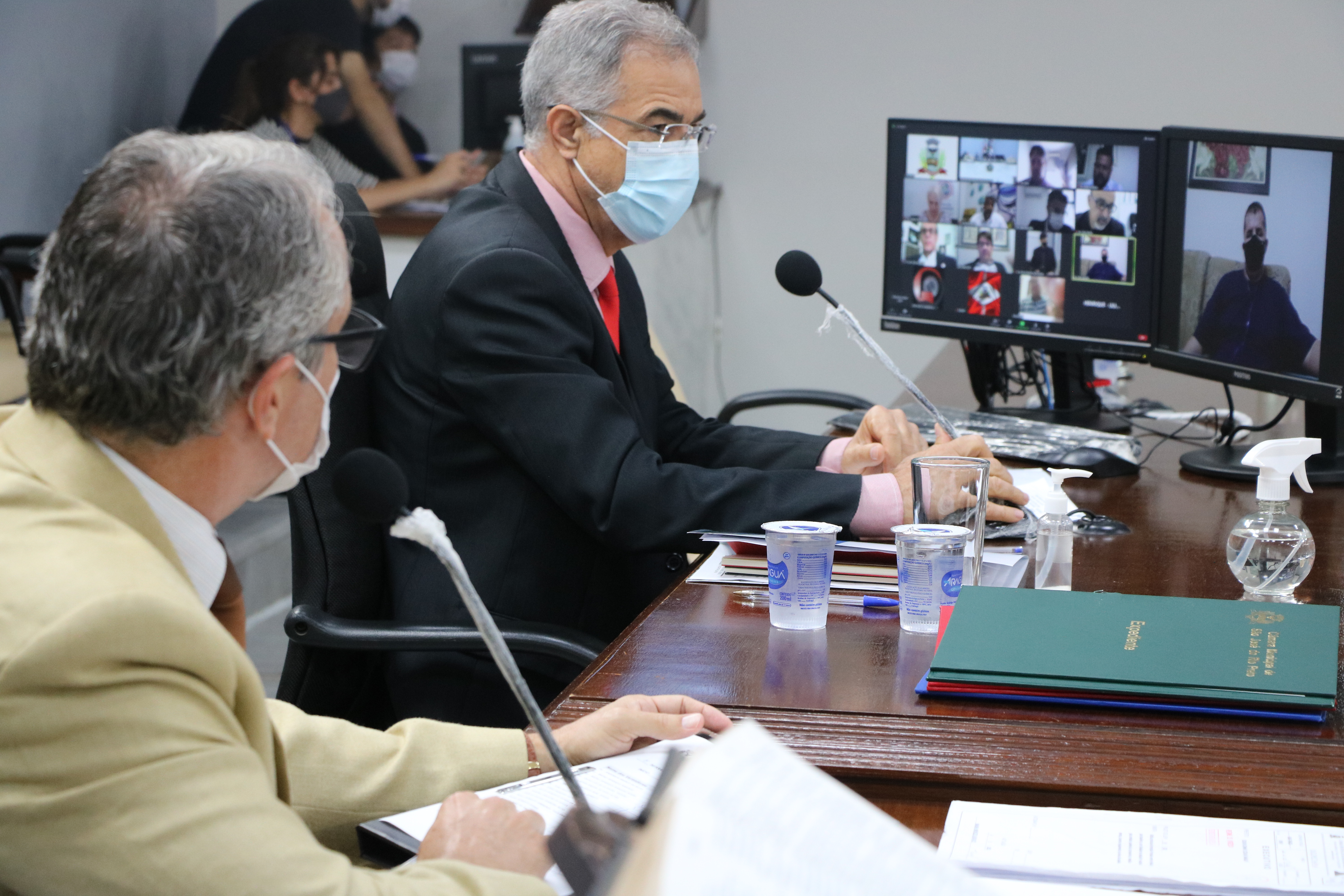 Apenas a Mesa Diretora esteve presente no Plenário