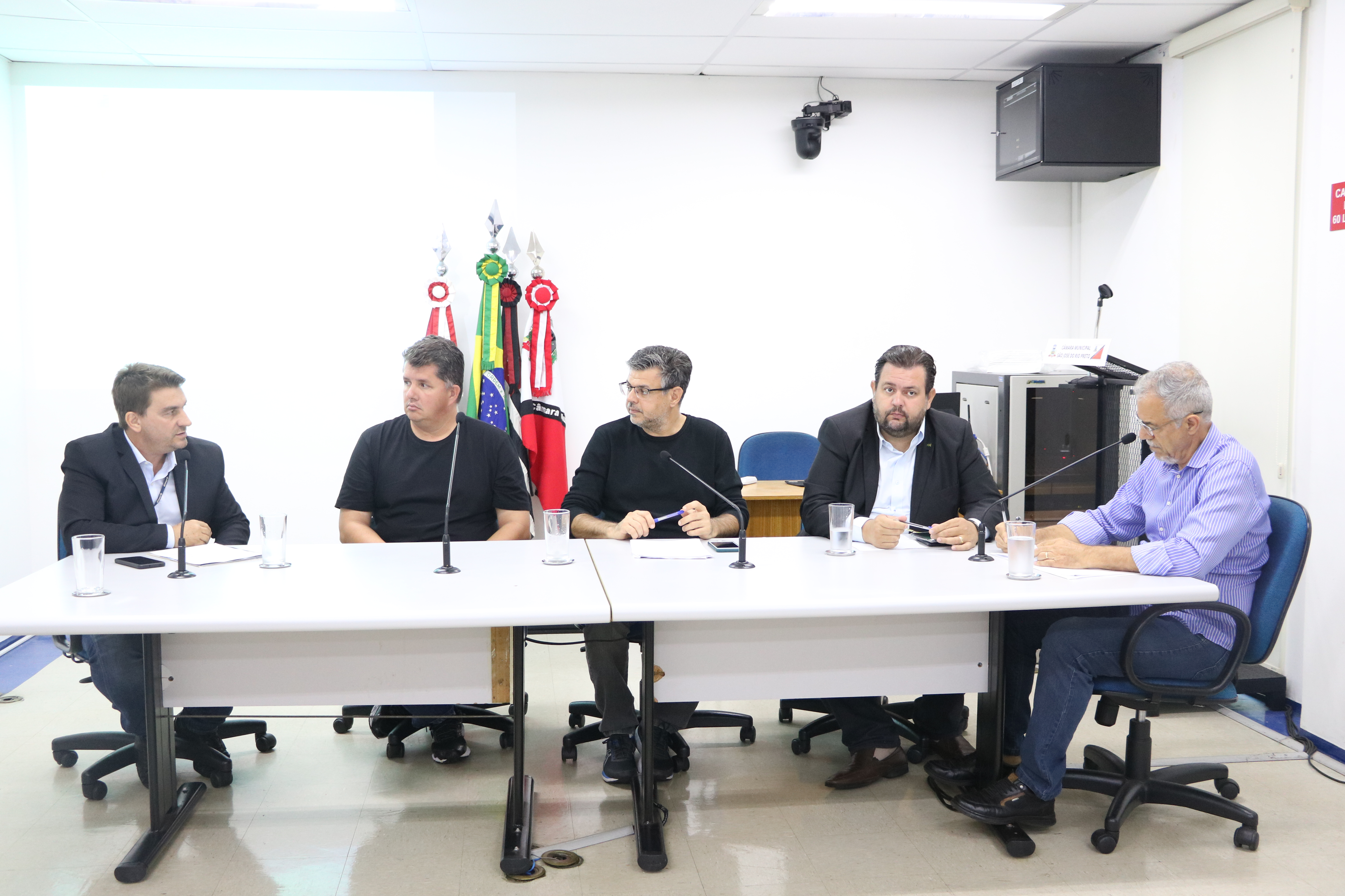 Reunião foi realizada no auditório da Câmara Municipal