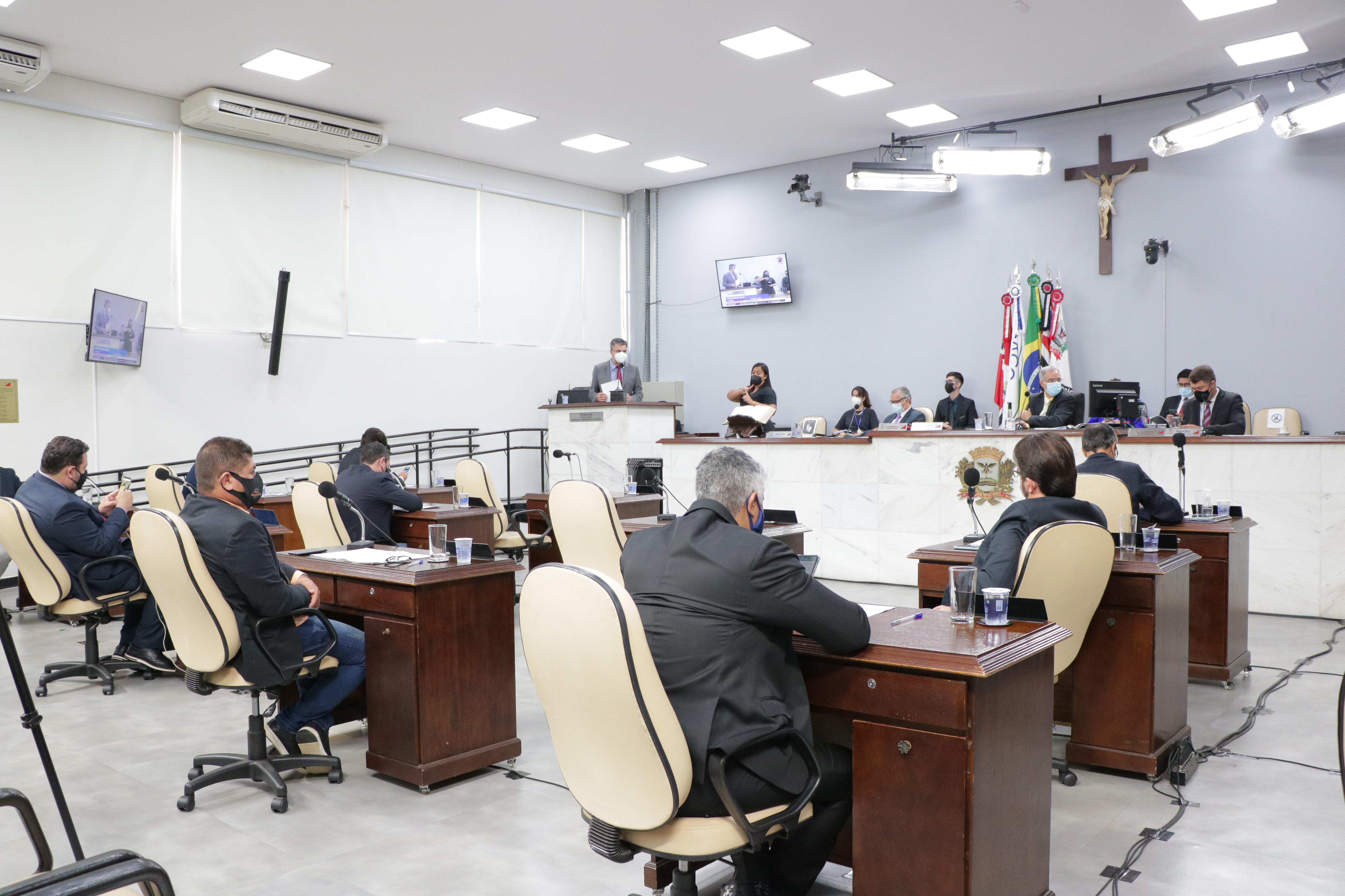 Vereadores durante a 9ª sessão ordinária
