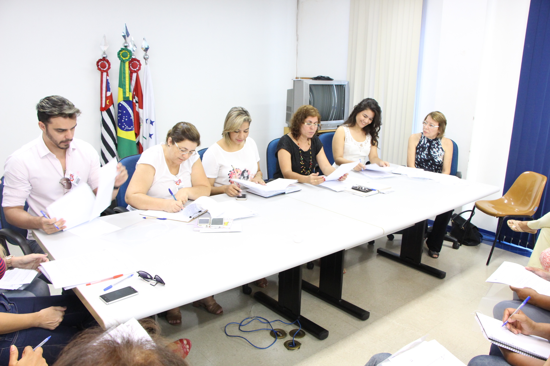 Vereadores e representantes da sociedade civil debatem ações contra violência doméstica