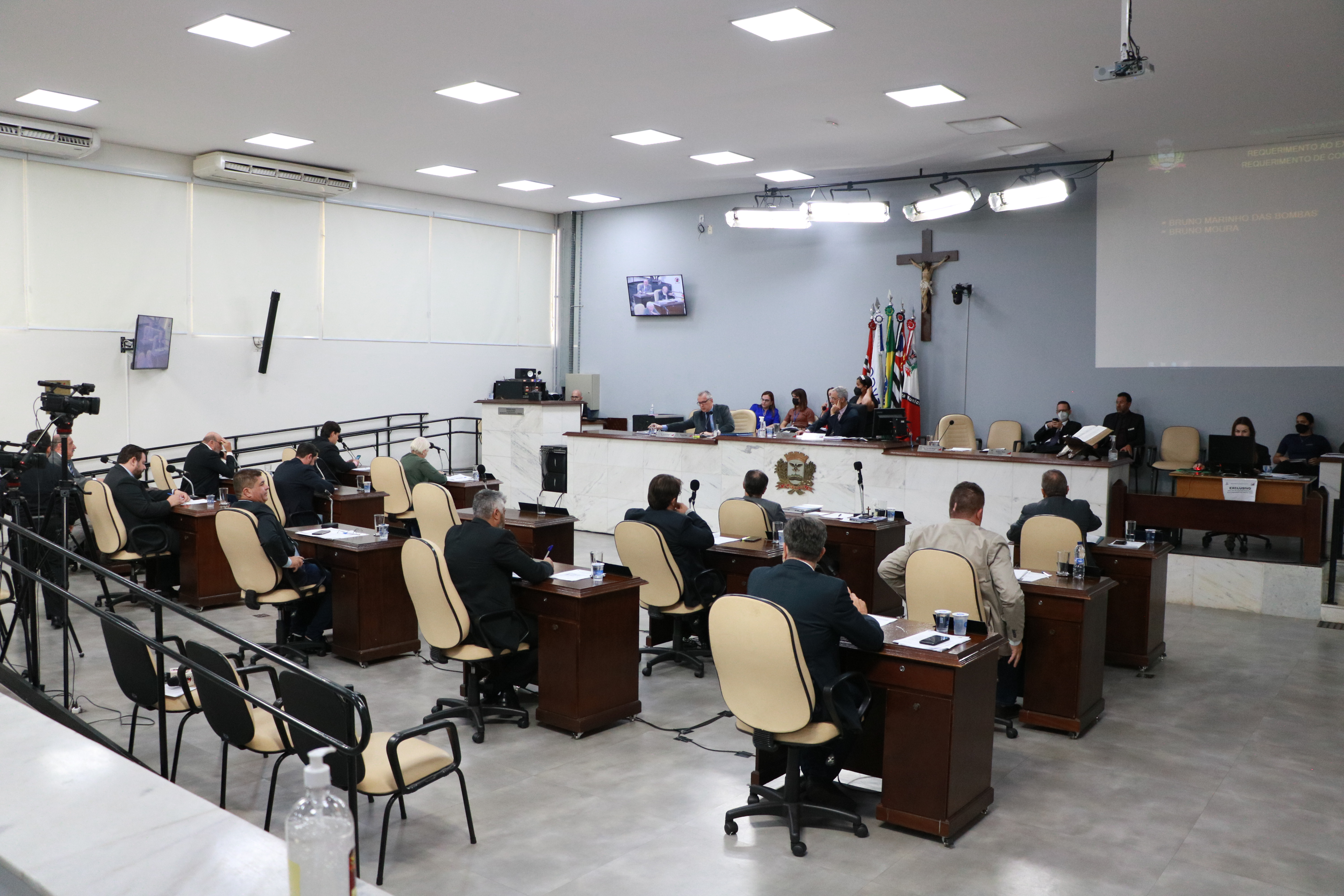 Vereadores analisam três vetos e cinco projetos