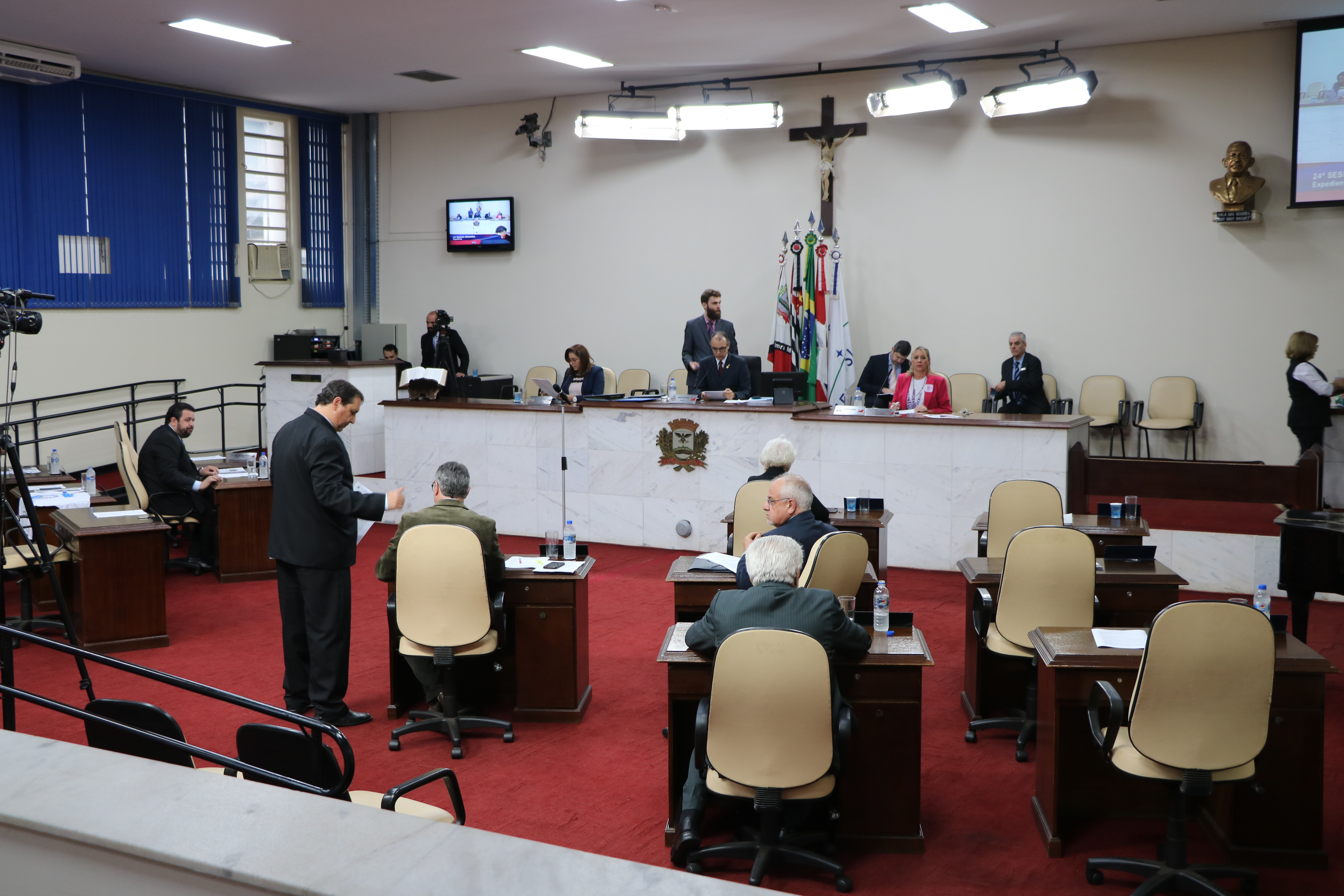 Vereadores vão analisar cinco projetos de lei e mais três projetos de resolução