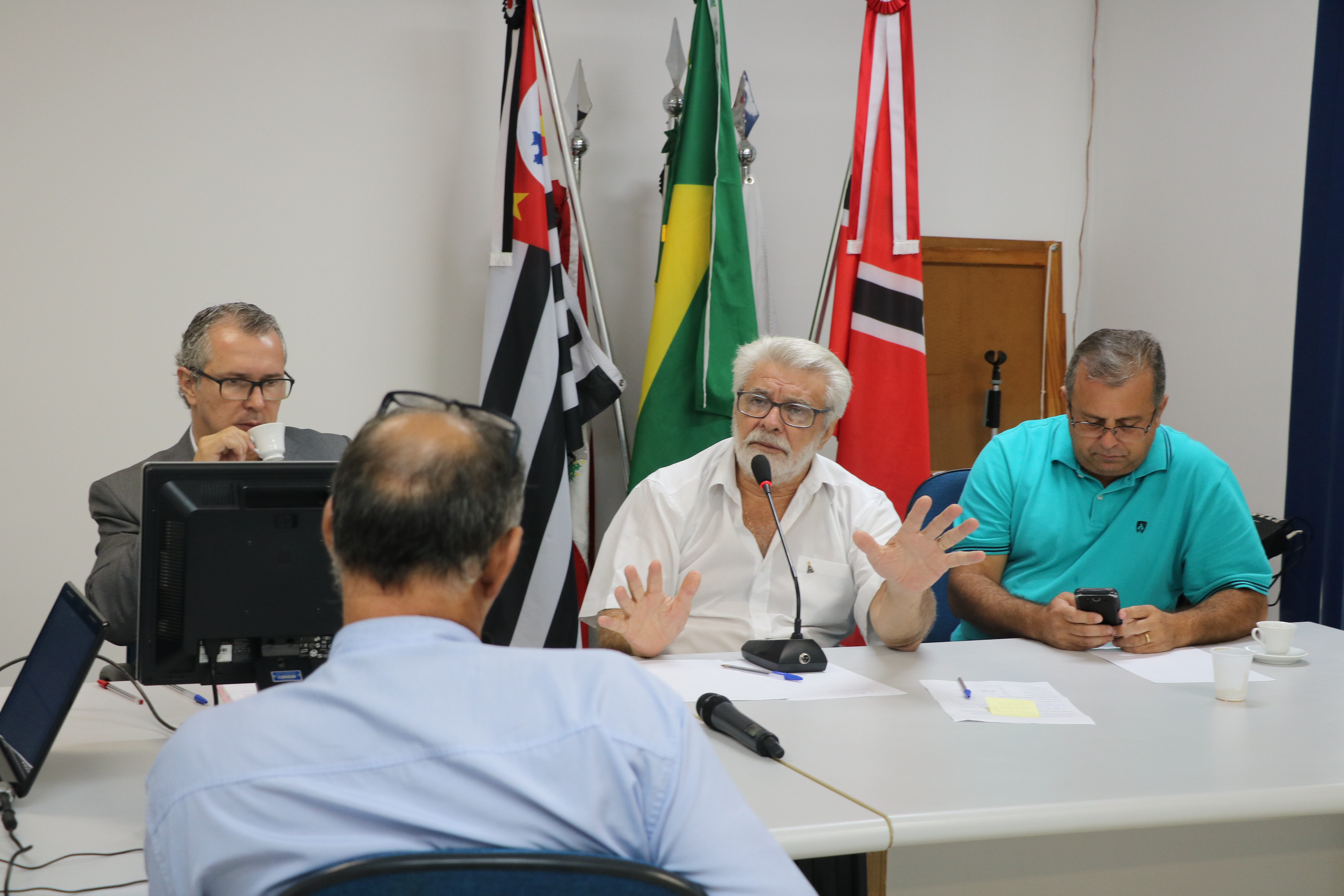 Membros da CEI do Tapa-Buraco durante depoimento: caso será enviado ao MP