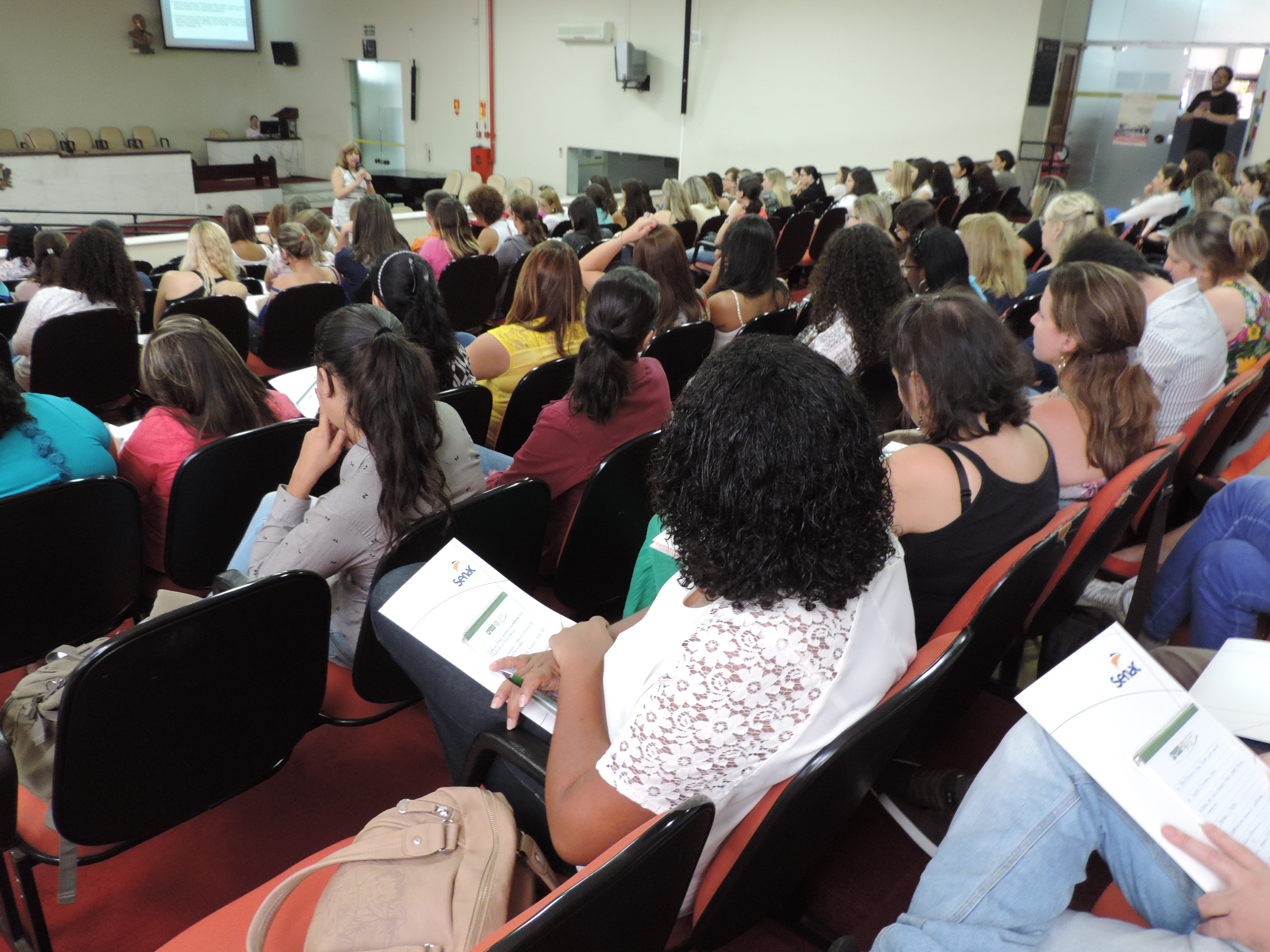 Profissionais participaram de palestras