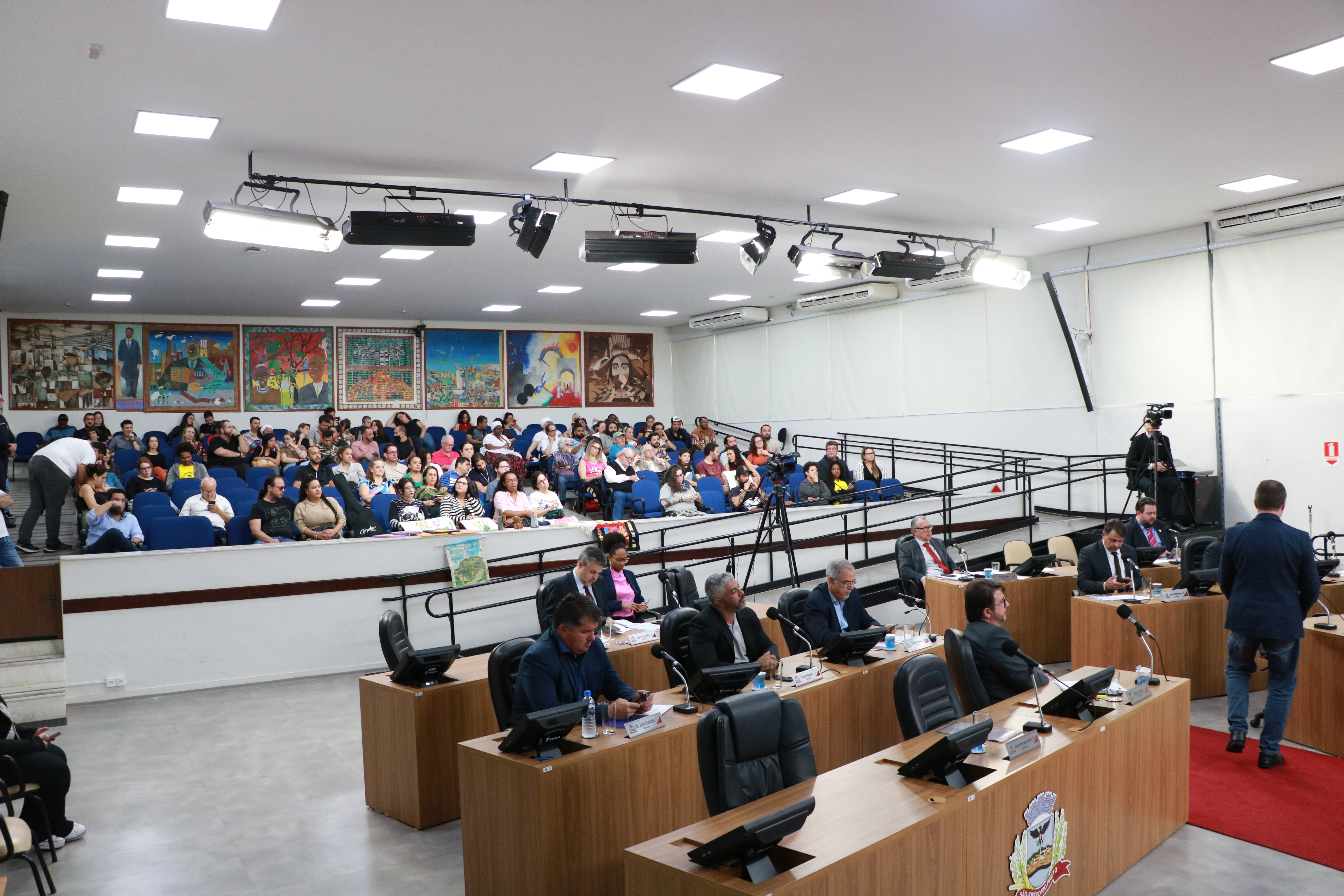 Vereadores analisam mudança em prorrogação de sessão