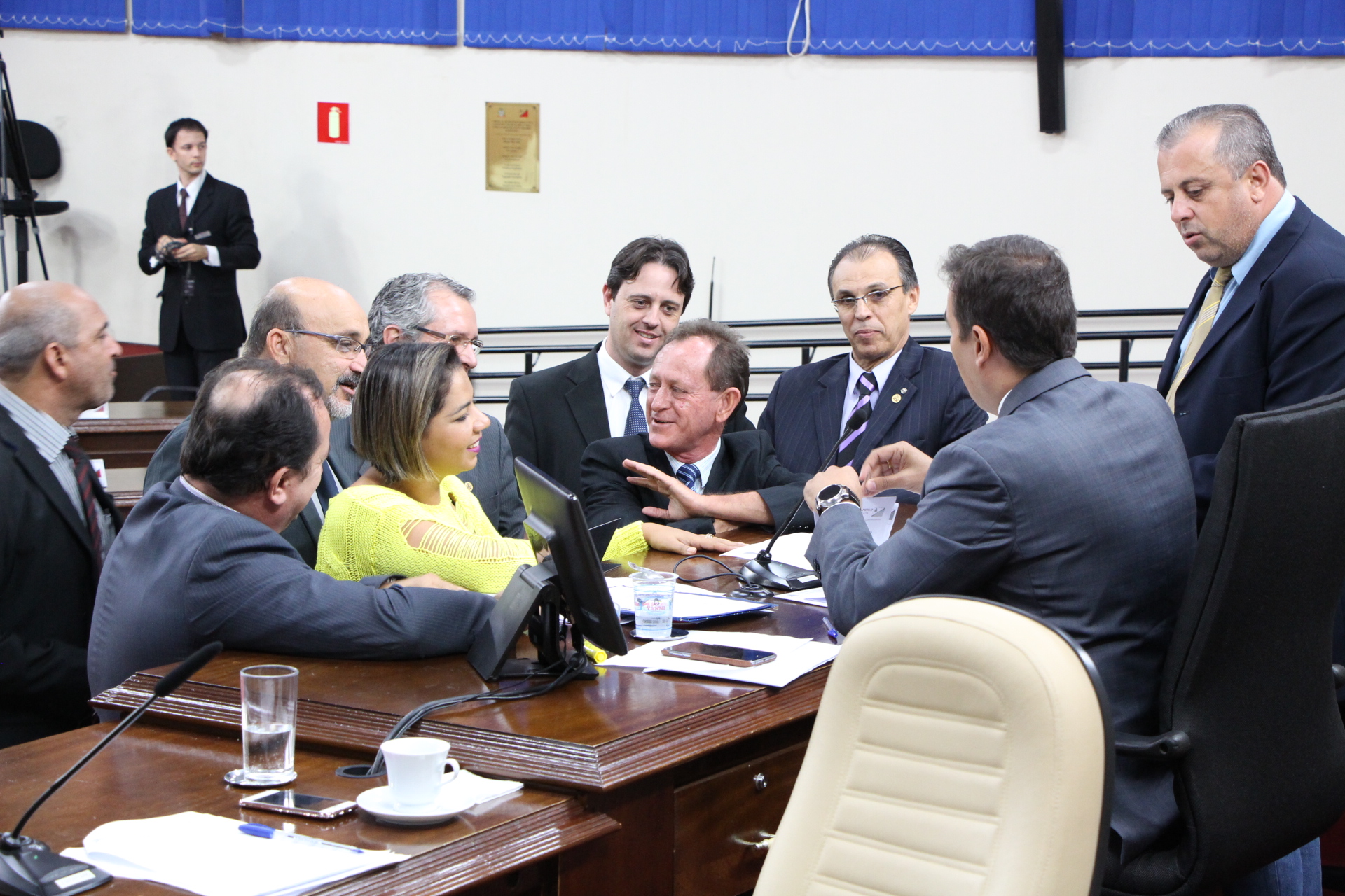 Vereadores reunidos para sessão secreta que define nome para novas ruas de Rio Preto.