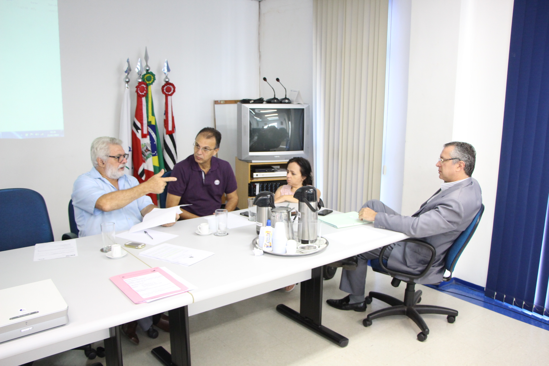 Membros da CEV apuram eventuais falhas e injustiças no programa habitacional