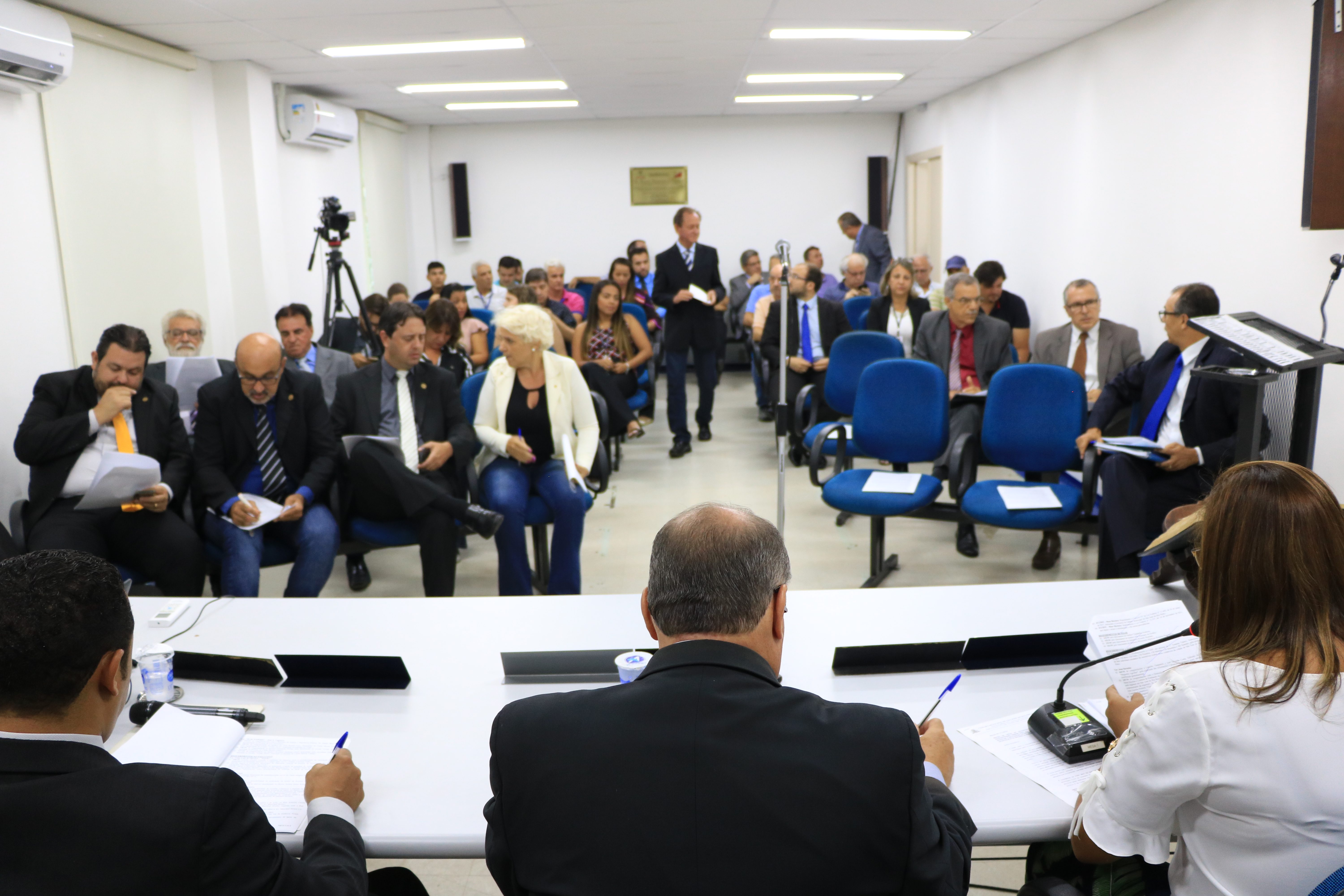 Vereadores vão votar reajuste salarial dos servidores