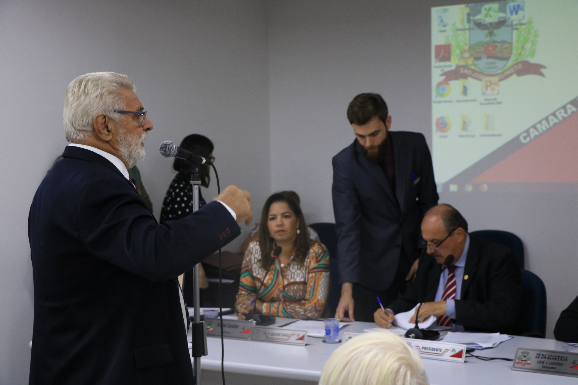 Os cargos criados na estrutura administrativa do município serão direcionados para as áreas da Saúde, Educação, Obras e Comunicação, por exemplo.