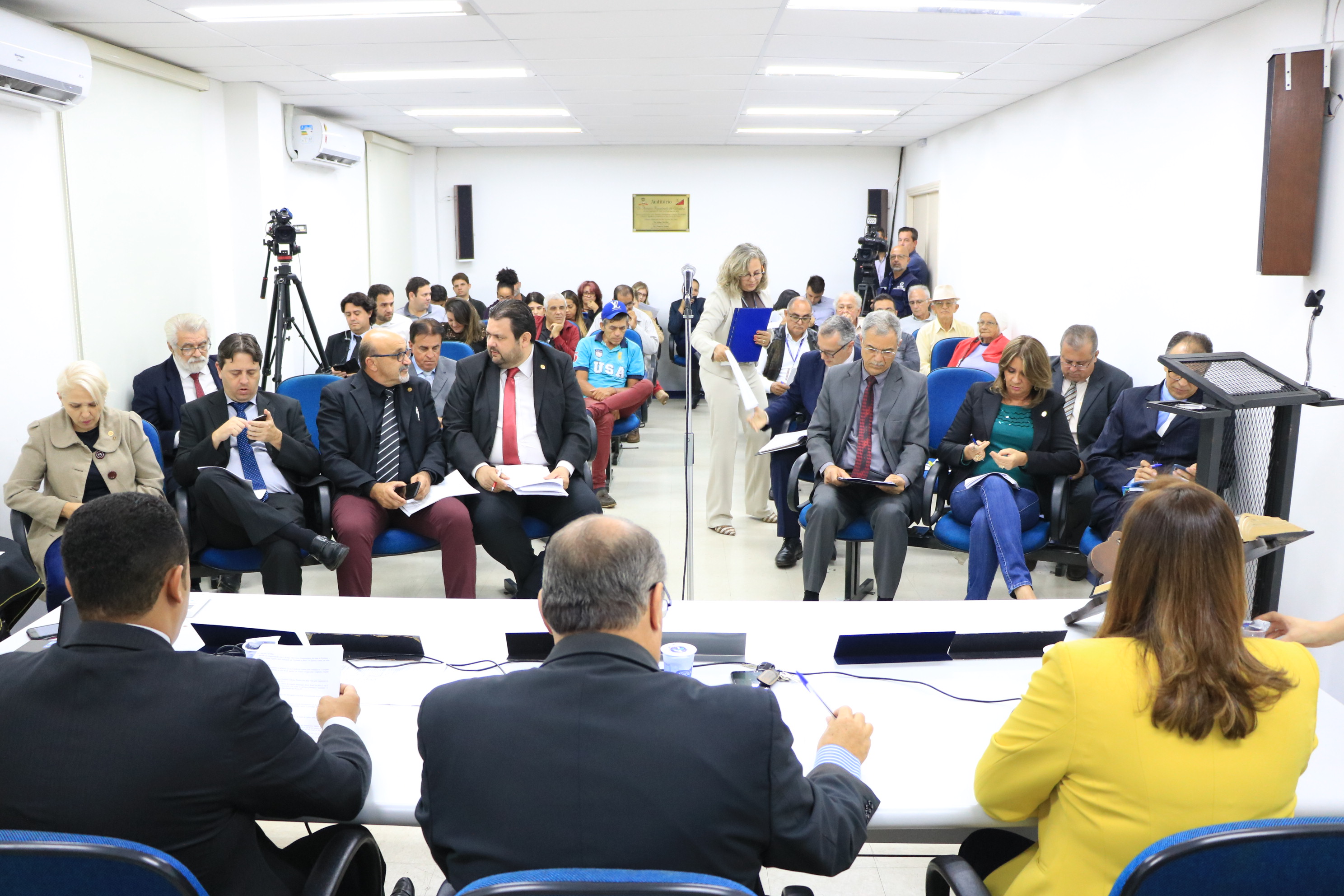 Vereadores durante a 27ª sessão ordinária de 2019