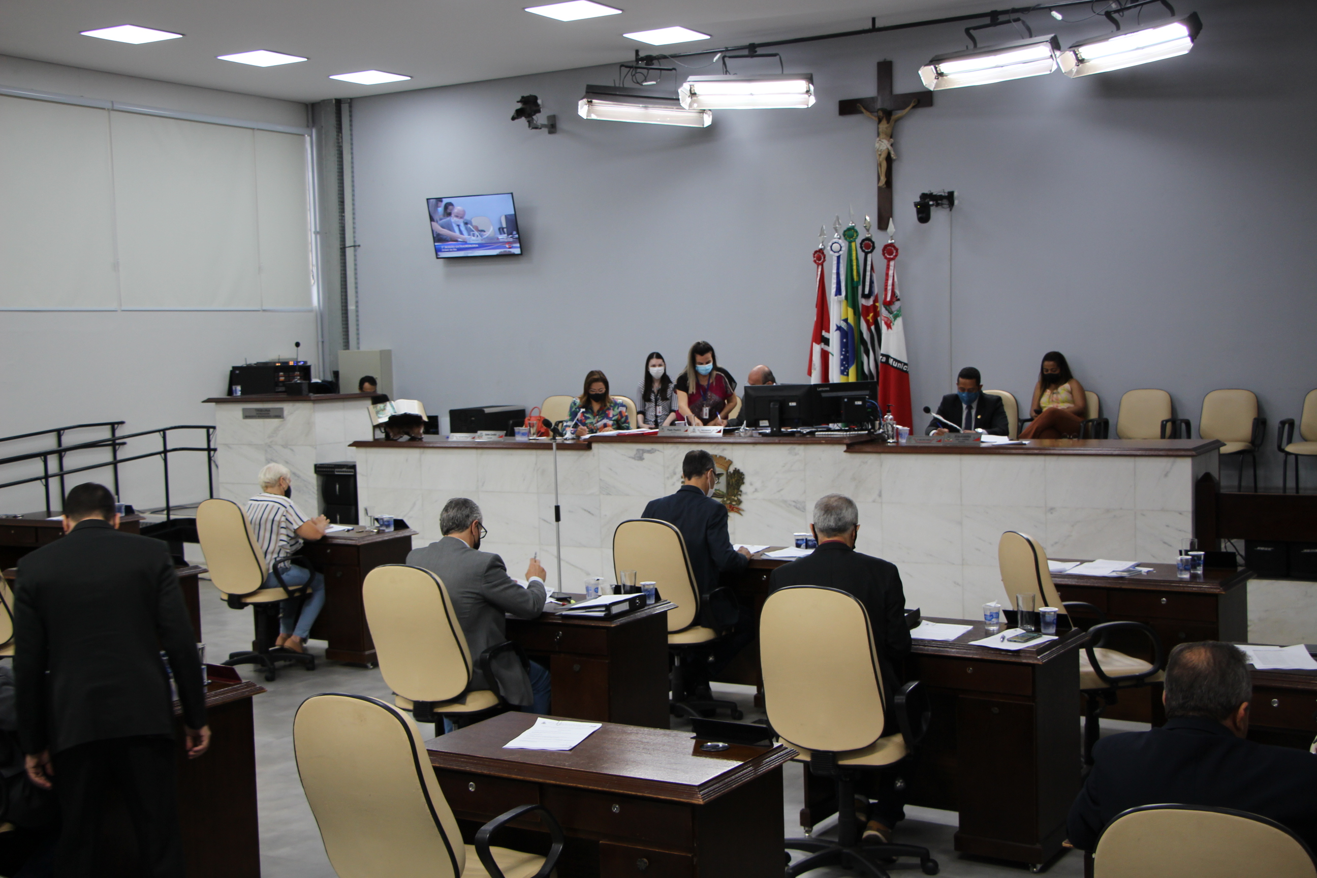 Vereadores em sessões extraordinárias realizadas no sábado