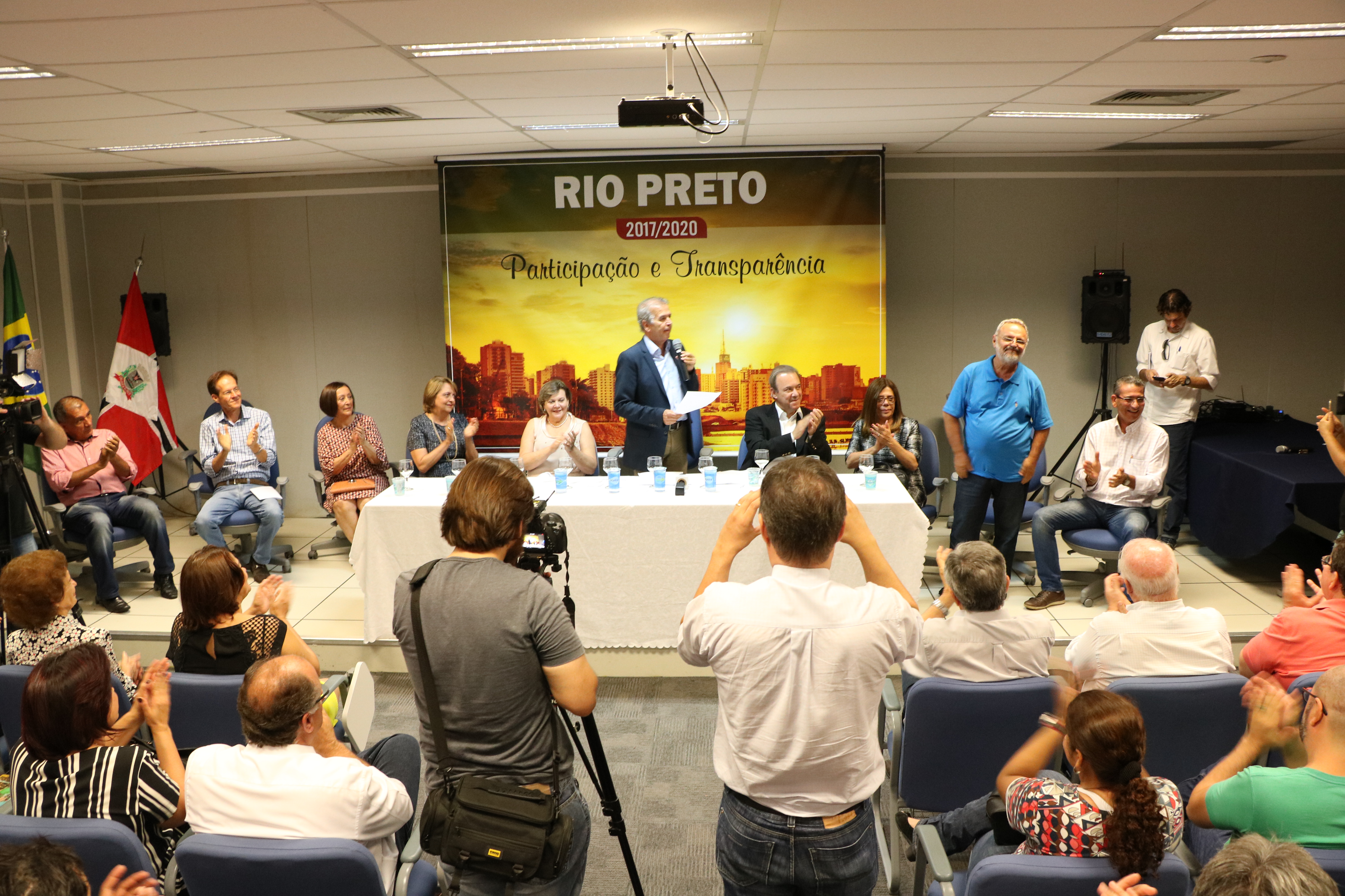 Jocelino, Cestari, Maureen, Maria Silvia, Maria Elza, Eleuses e Sonia Paiva, Pedro Ganga e Sérgio Issas na coletiva que confirmou novos secretários